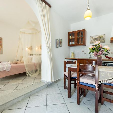 Sunrock Suites Stelida  Buitenkant foto