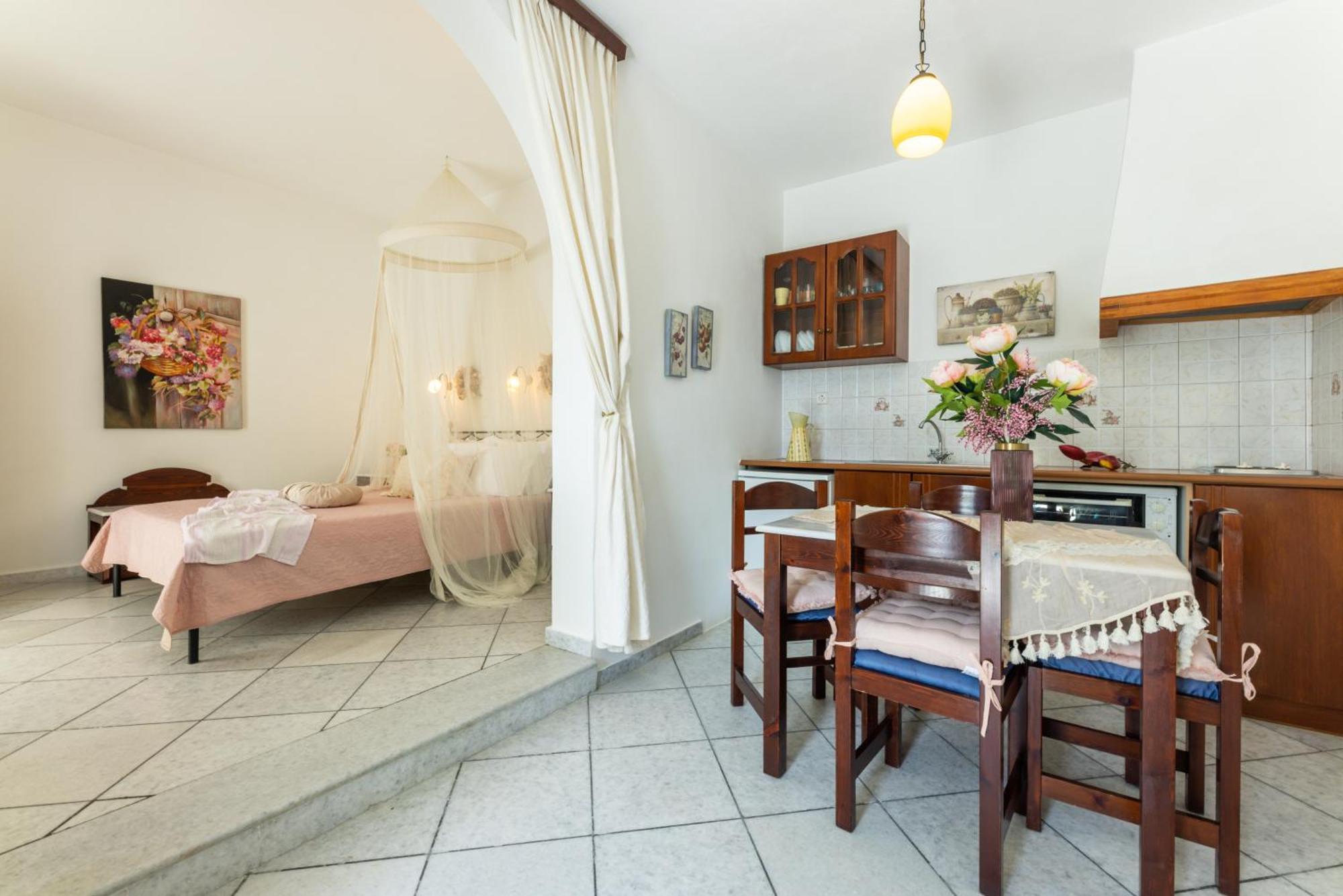 Sunrock Suites Stelida  Buitenkant foto