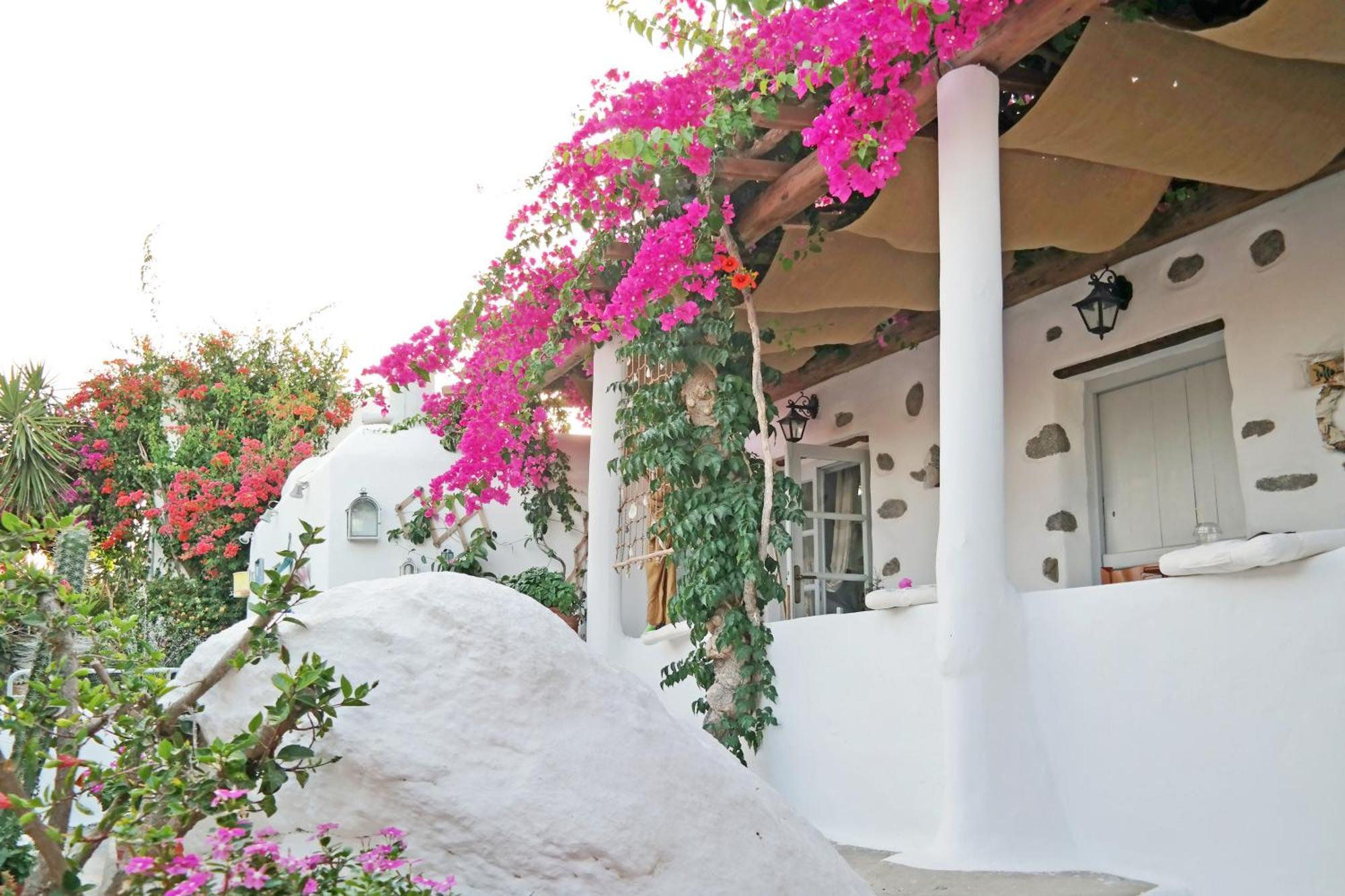 Sunrock Suites Stelida  Buitenkant foto