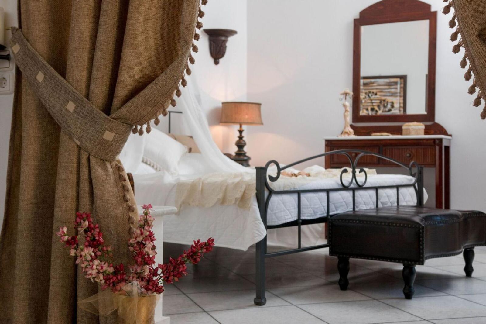 Sunrock Suites Stelida  Buitenkant foto