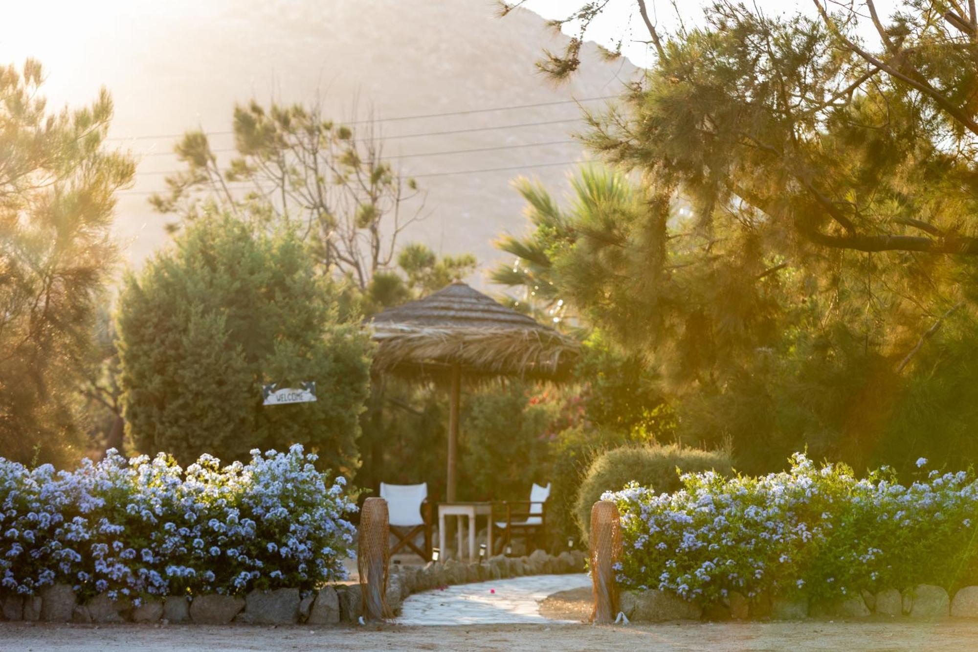 Sunrock Suites Stelida  Buitenkant foto